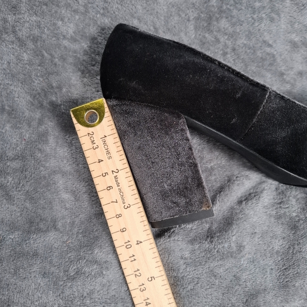 Mossimo Gray velvet heels Almond Toe Shoes Elegant Office Casual Size 8 - Picture 8 of 8